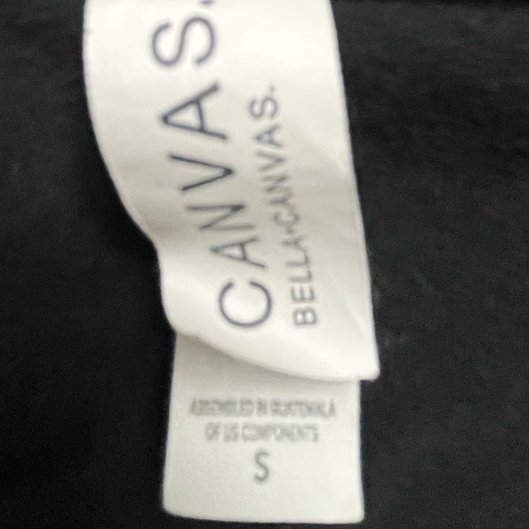 NETFLIX LOGO BLACK AND RED BLACK SPELL OUT GRAPHIC TSHIRT SIZE SMALL PREOWNED - Picture 2 of 4